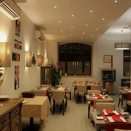 Le Vic De De Lomagne Couette-café