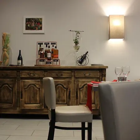 Le Vic De De Lomagne Couette-café 3*