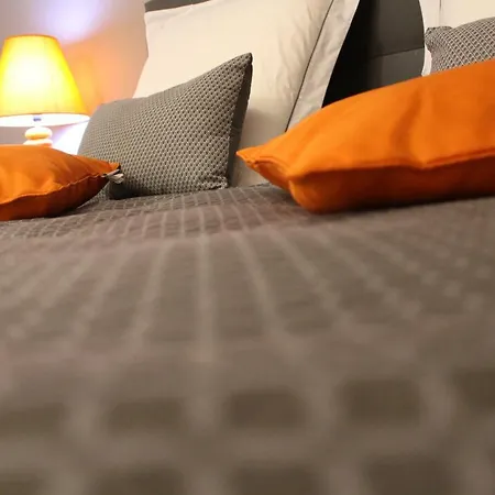 Le Vic De De Lomagne Couette-café